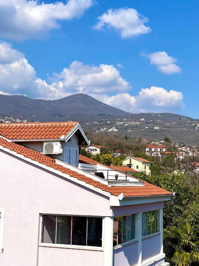 Apartment Lady Daniela Mit Meerblick In Lovran Exteriér fotografie
